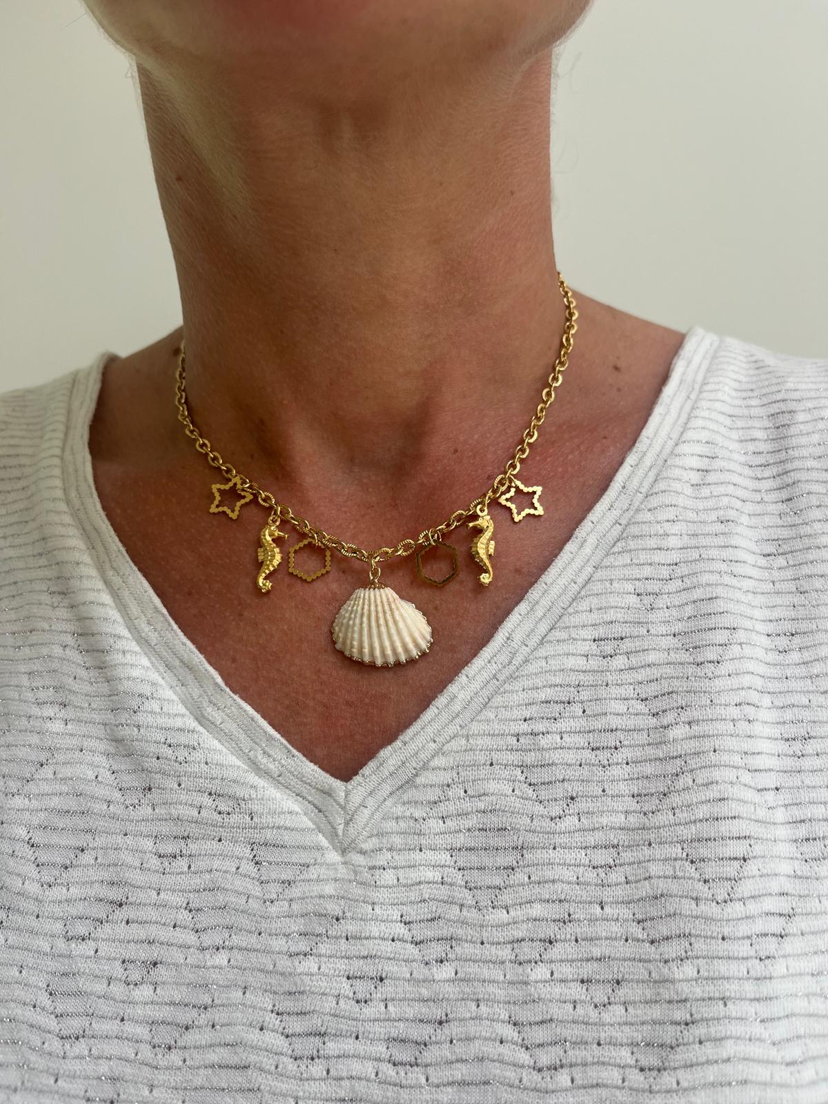 Ketting goud met schelp en zeepaardjes